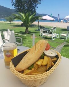 Beach bar Στρατώνι Χαλκιδικής, παραλία Στρατώνι Χαλκιδικής, καφετέρια Στρατώνι Χαλκιδικής, ροφήματα Στρατώνι Χαλκιδικής, καφές Στρατώνι Χαλκιδικής, πρωινά γεύματα Στρατώνι Χαλκιδικής. Κοκτέιλ Στρατώνι Χαλκιδικής, σνακ Στρατώνι Χαλκιδικής, Paraty Best All Day Bar