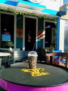 Καφετέρια Βαθύ Σάμος, περίπτερο, καφές Βαθύ Σάμος, ροφήματα Βαθύ Σάμος, πρωινά γεύματα Βαθύ Σάμος, φυσικοί χυμοί Βαθύ Σάμος, σάντουιτς Βαθύ Σάμος, σνακ Βαθύ Σάμος, γλυκά Βαθύ Σάμος, Sil Cafe