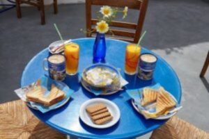 Καφετέρια Εμπορειό Σαντορίνη, καφές Εμπορειό Σαντορίνη, ροφήματα Εμπορειό Σαντορίνη, πρωινά γεύματα Εμπορειό Σαντορίνη, σάντουιτς Εμπορειό Σαντορίνη, ποτά Εμπορειό Σαντορίνη, The Old Barber Shop