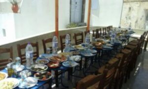 Καφετέρια Εμπορειό Σαντορίνη, καφές Εμπορειό Σαντορίνη, ροφήματα Εμπορειό Σαντορίνη, πρωινά γεύματα Εμπορειό Σαντορίνη, σάντουιτς Εμπορειό Σαντορίνη, ποτά Εμπορειό Σαντορίνη, The Old Barber Shop