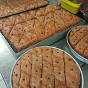 Ζαχαροπλαστείο Βόλος, γλυκά Βόλος, σιροπιαστά γλυκά Βόλος, τούρτες Βόλος, πάστες Βόλος, βουτήματα Βόλος, παγωτά Βόλος, Κυψέλη