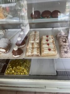 Ζαχαροπλαστείο Βόλος, γλυκά Βόλος, σιροπιαστά γλυκά Βόλος, τούρτες Βόλος, πάστες Βόλος, βουτήματα Βόλος, παγωτά Βόλος, Κυψέλη