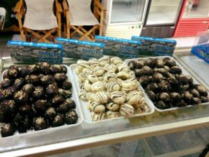 Ζαχαροπλαστείο Ύδρα, γλυκά Ύδρα, υδρέϊκα αμυγδαλωτά Ύδρα, γλυκά γάμου Ύδρα, γλυκά βάπτισης Ύδρα, τούρτες Ύδρα, πάστες Ύδρα, σιροπιαστά γλυκά Ύδρα, παγωτά Ύδρα, Τσαγκάρη